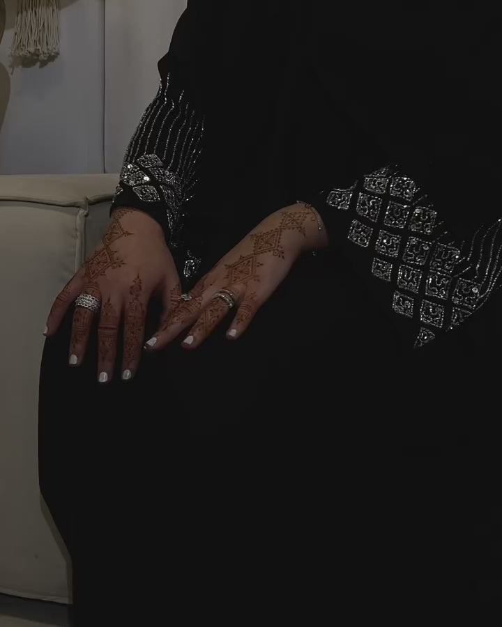 Layla abaya